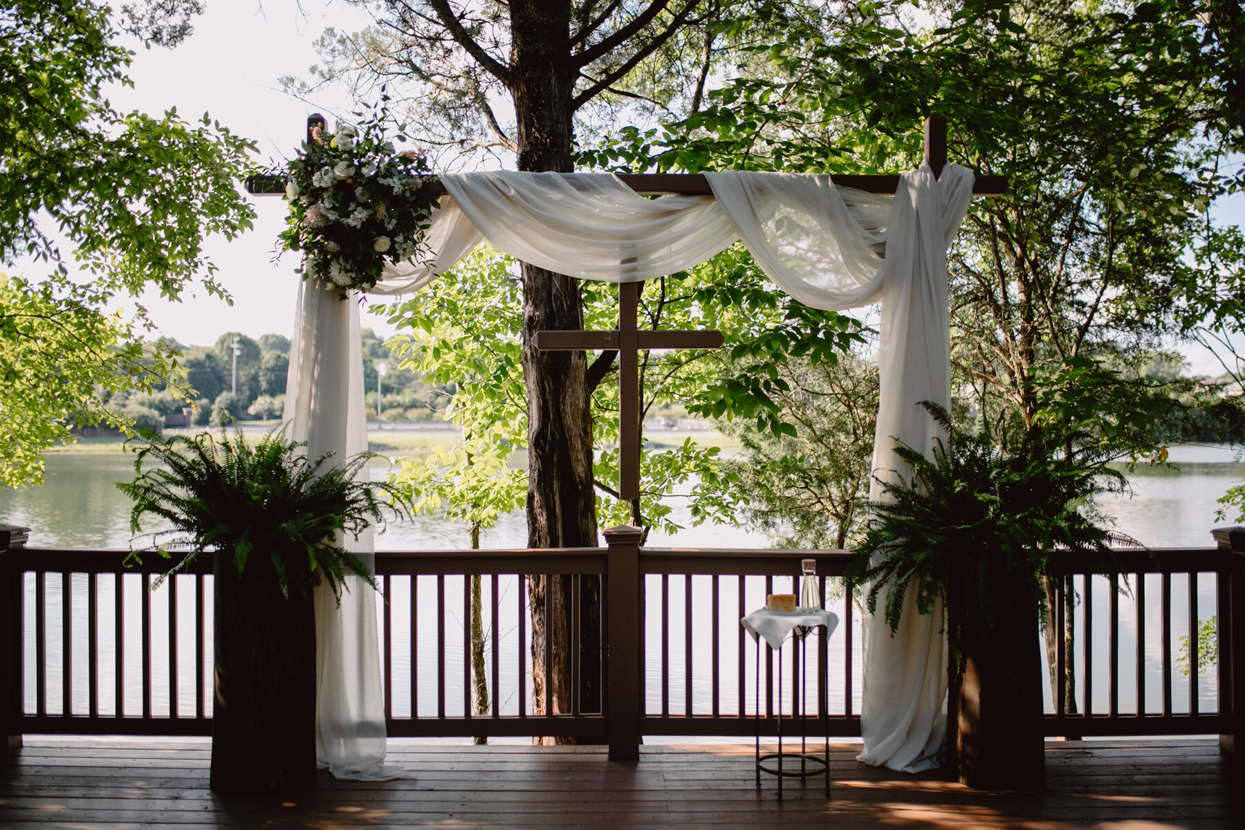 sunny outdoor wedding at hunter valley farms in knoxville tennessee
