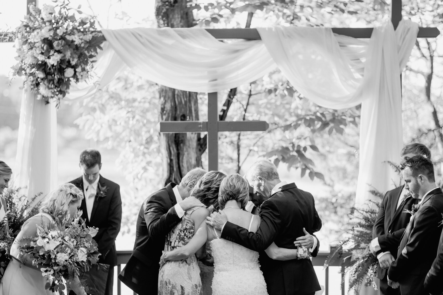 sunny outdoor wedding at hunter valley farms in knoxville tennessee